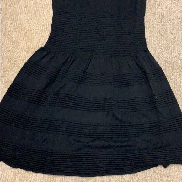Simple black dress - Picture 4 of 4